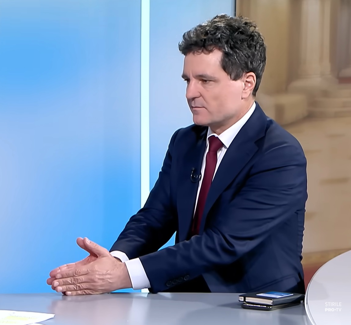 Carnețelul lui Nicușor Dan. L-a avut cu el la Pro TV, iar la Antena 1 a spus ce își notează în el și cine i l-a dăruit