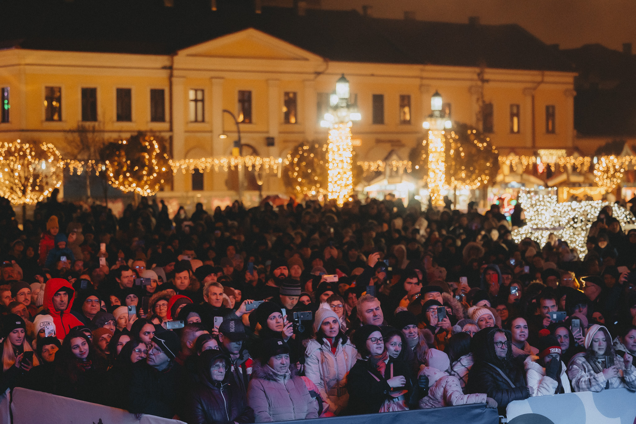 Târgul de Crăciun Oradea 2024. O zonă specială pentru food truck și 31 de căsuțe cu obiecte de cult, lemn, lut și ceramică