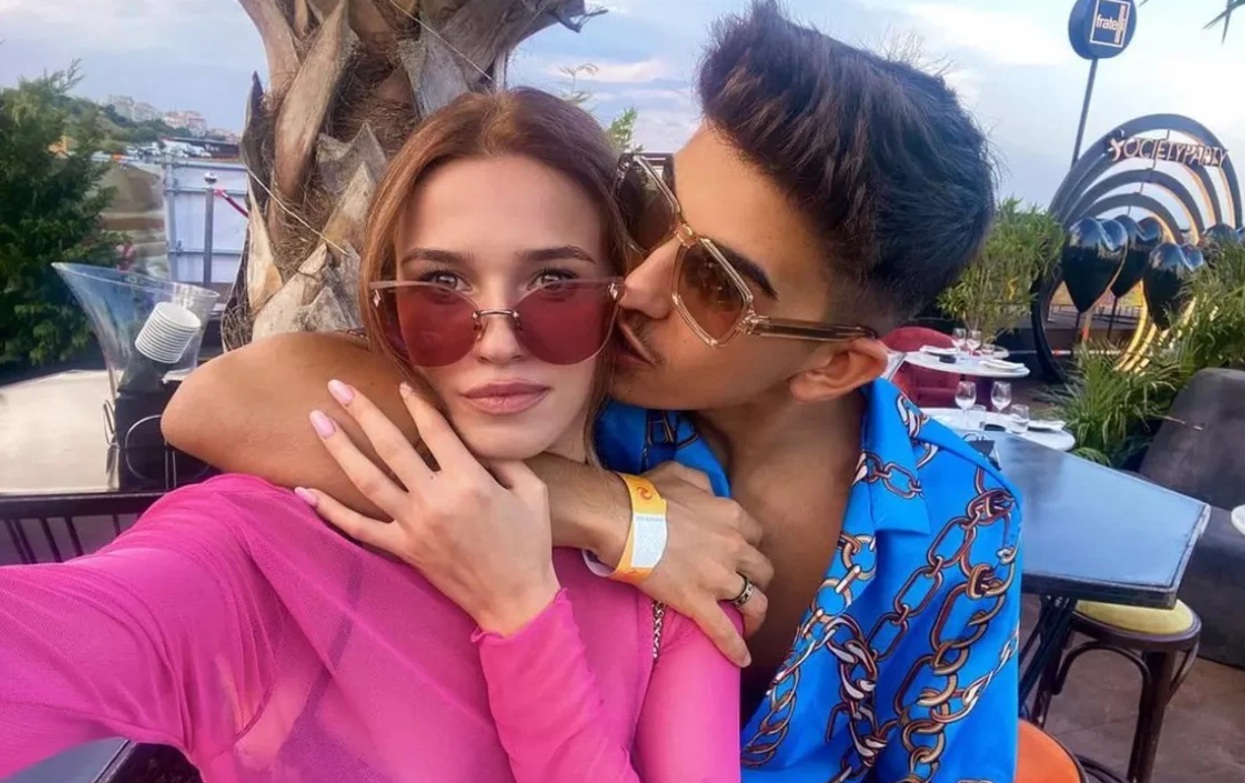 Sebastian Dobrincu s-a împăcat cu Ioana Ignat, după despărțirea de Otniela Sandu. Gestul lui față de cântăreață arată că formează din nou un cuplu