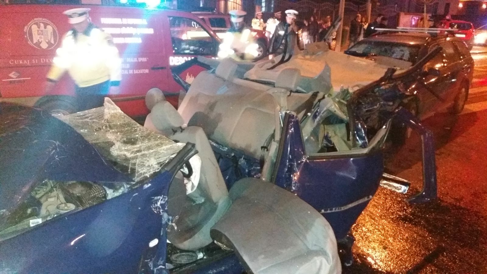 UPDATE/Carambol la semafor, aseară, în zona Băneasa. O persoană a murit, trei sunt grav rănite