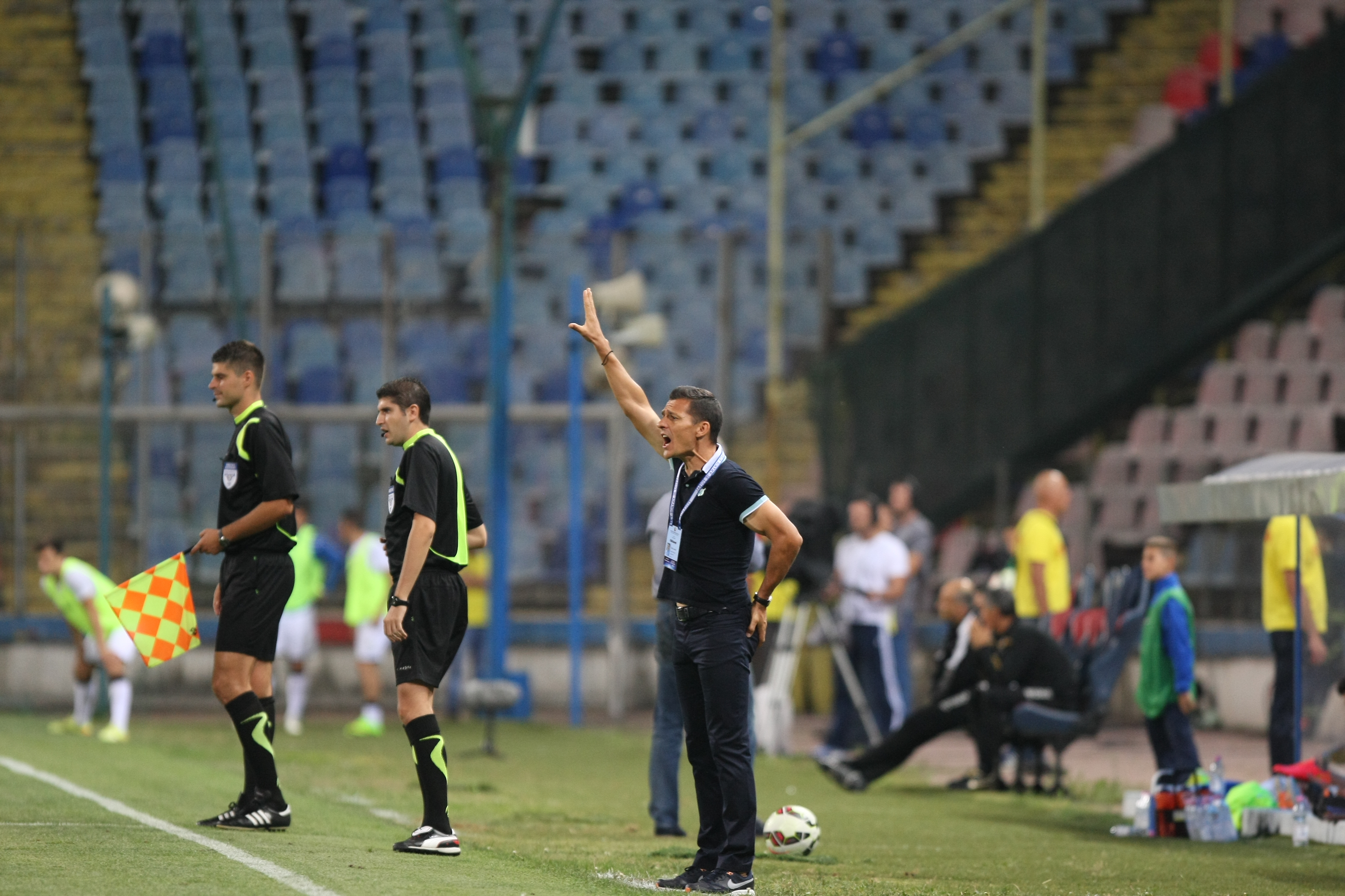 VIDEO & GALERIE FOTO/ Liga I: Steaua - Gaz Metan 3-1. ^ "Dublă" Keşeru. Sânmărtean a înscris  direct din corner. Steaua a urcat pe primul loc