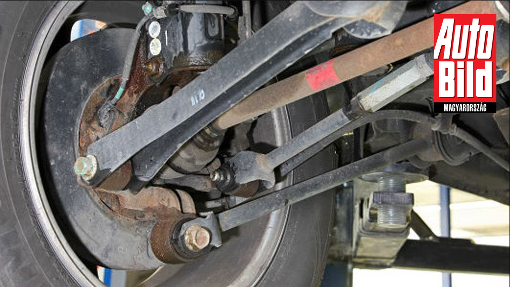 Amikor az autó legszívesebben oldalazva haladna: a keresztlengőkarok meghibásodása nem gyerekjáték