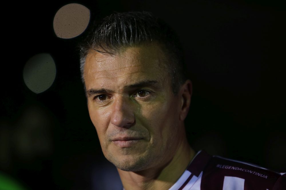 FOTO/Daniel Pancu, în genunchi în fața fanilor rapidiști! Declarație de dragoste pentru suporteri, la ultimul meci oficial pe stadionul Giulești: „De asta nu am jucat la Steaua, la Dinamo, datorită lor!”