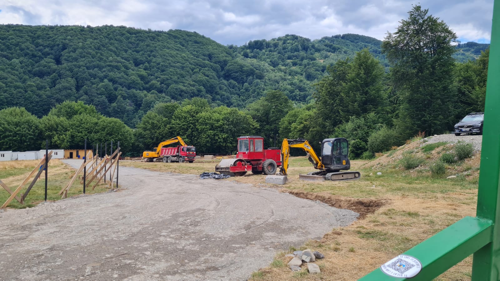 Patru hoteluri de lux se construiesc pe malul lacului de acumulare Paltinu, Prahova, pe terenuri concesionate de Primăria Valea Doftanei. Cine sunt investitorii