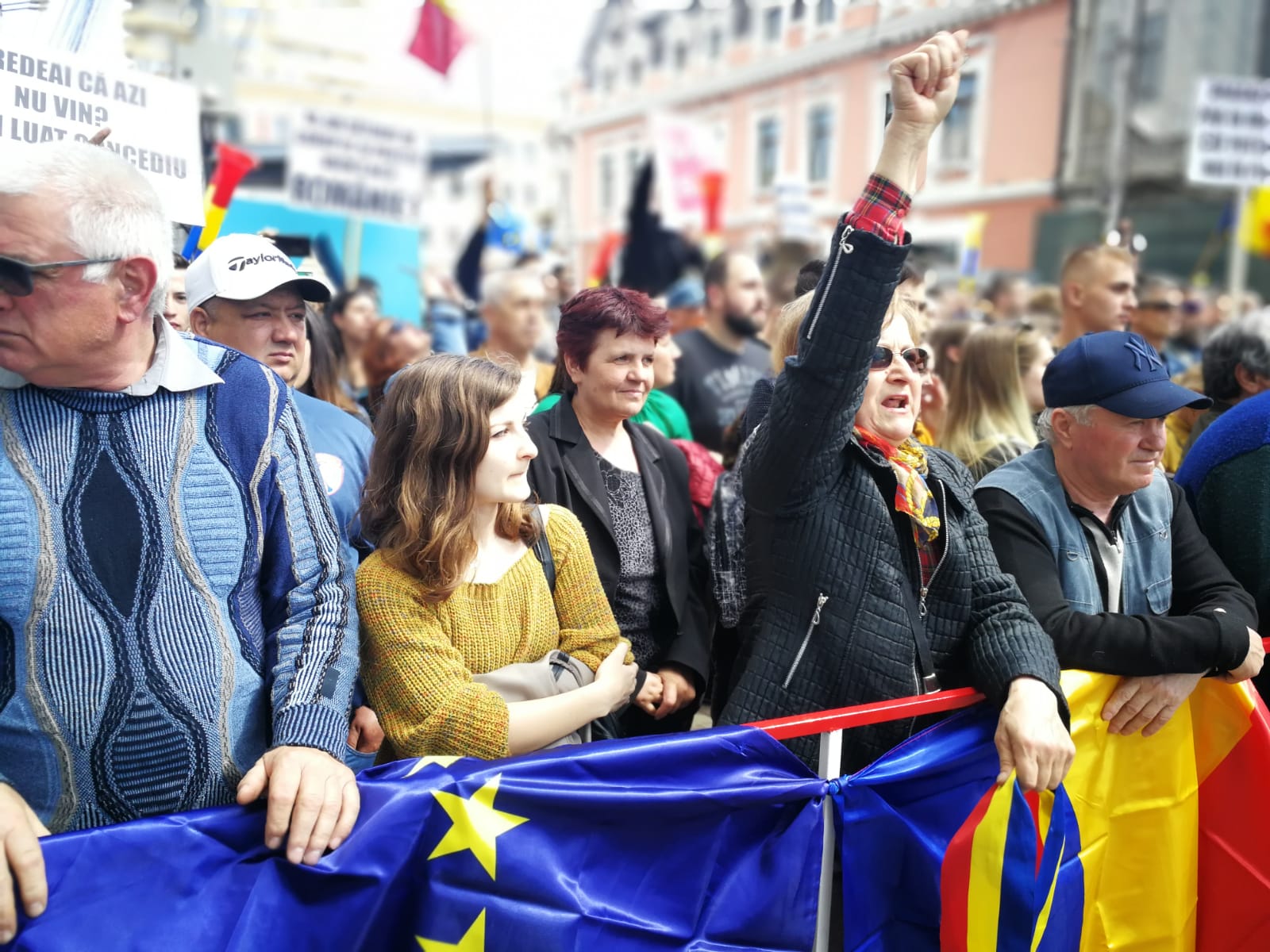 FOTO&VIDEO | Miting de amploare al PSD la Iași. Liviu Dragnea, aclamat și huiduit în Piața Unirii