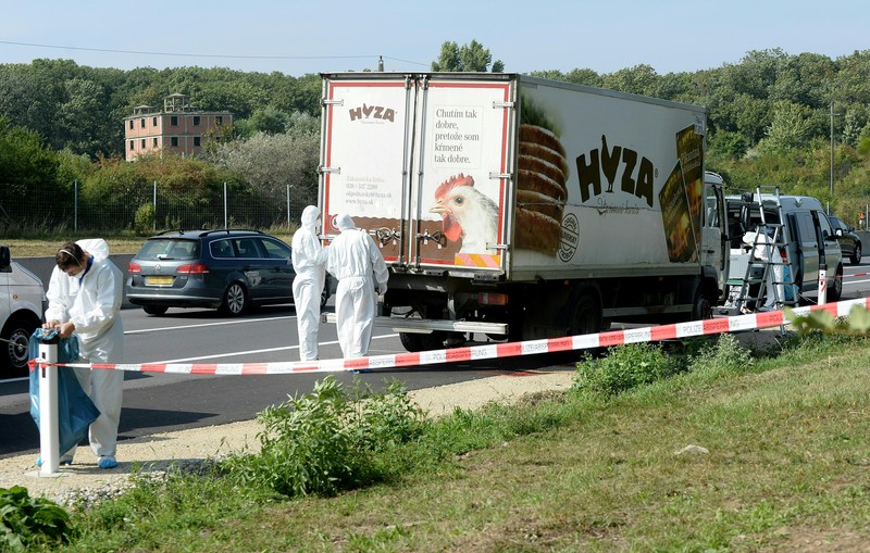Mobilizare de forțe în Marea Britanie după ce 39 de cadavre au fost găsite în containerul unui camion. Ce știu autoritățile până acum