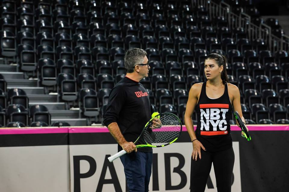 Dan Petrescu le-a încurajat pe componentele echipei României de Fed Cup | GALERIE FOTO