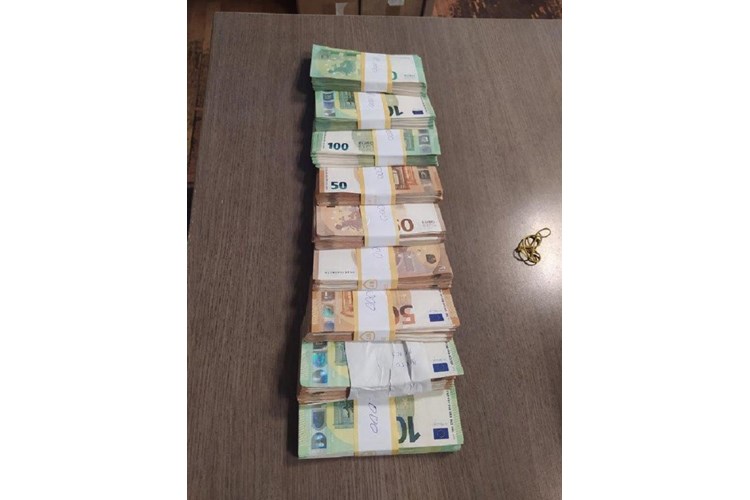 Șoferul unei mașini înmatriculate în România, amendat cu 13.200 de euro după ce a fost oprit de vameși pentru control, în Croația