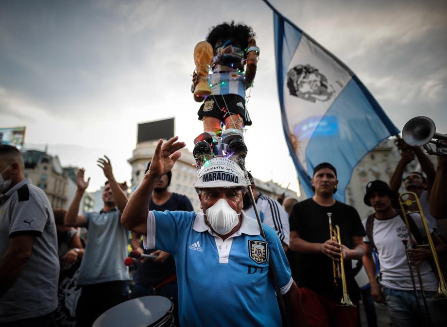 „Dreptate pentru Maradona”. Sute de oameni au ieșit pe străzi la Buenos Aires, cerând pedepsirea celor vinovați de moartea marelui fotbalist argentinian