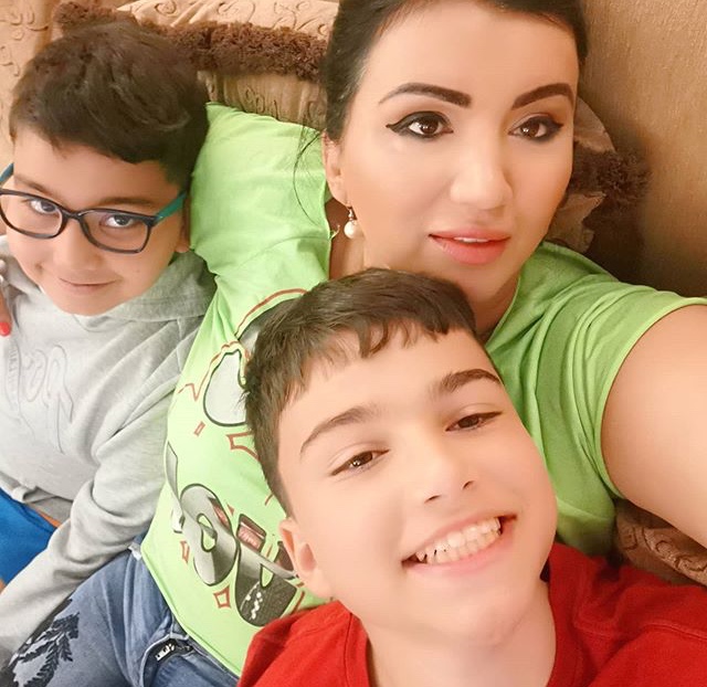 Imagine rară cu Adriana Bahmuțeanu și băieții ei. Eduard și Maximus locuiesc cu Silviu Prigoană, tatăl lor