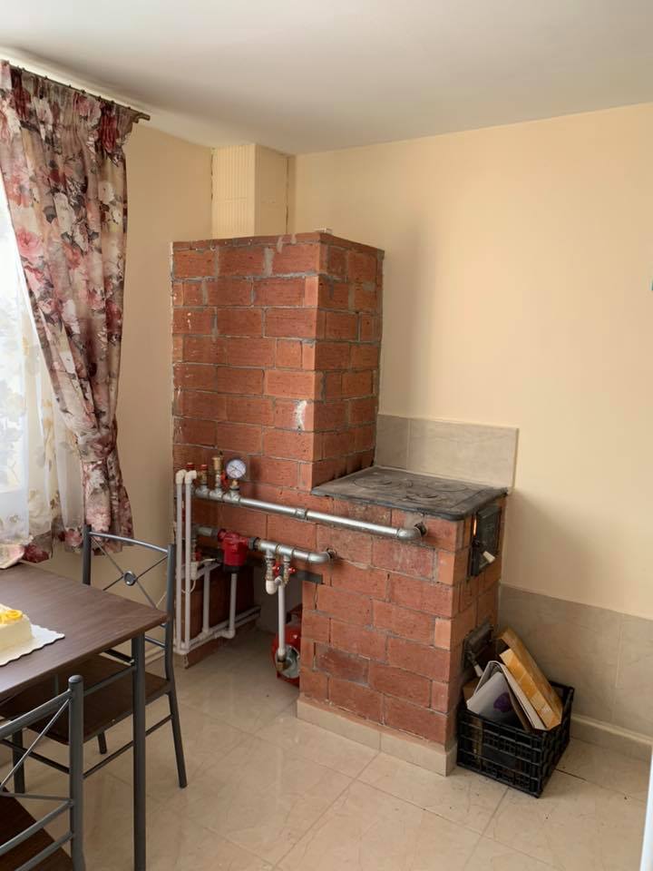 Roxana, fetița din Vaslui care își dorea doar "piure cu carne", a primit o casă de Crăciun / FOTO