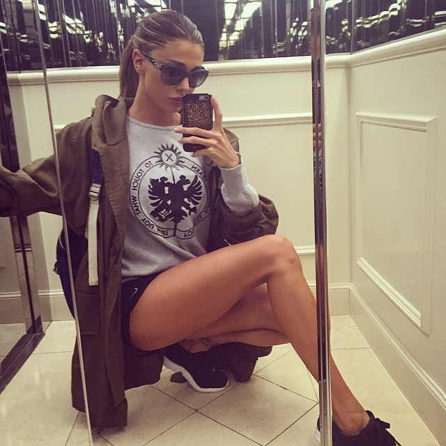 GALERIE FOTO & VIDEO / Chiar şi divele fac sport! Iată cum se menţine în formă Belen Rodriguez