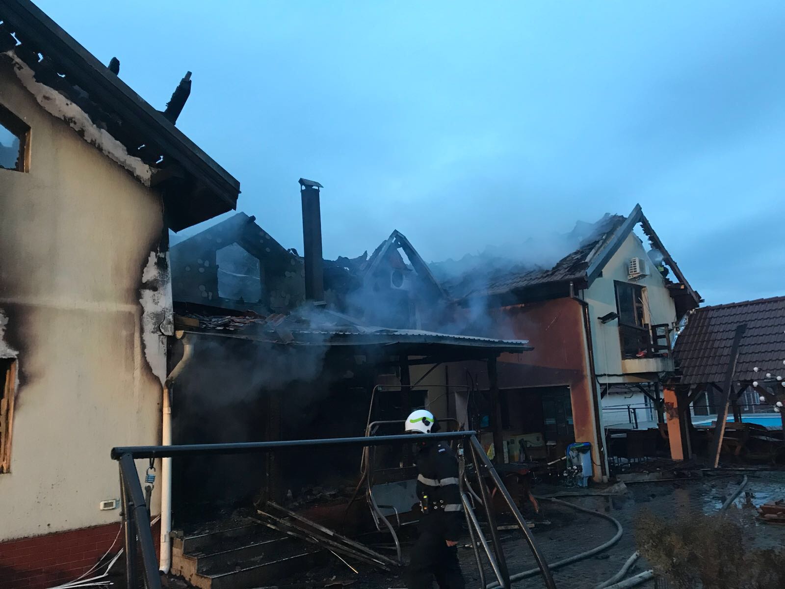 Incendiu la o pensiune din Timiș GALERIE FOTO