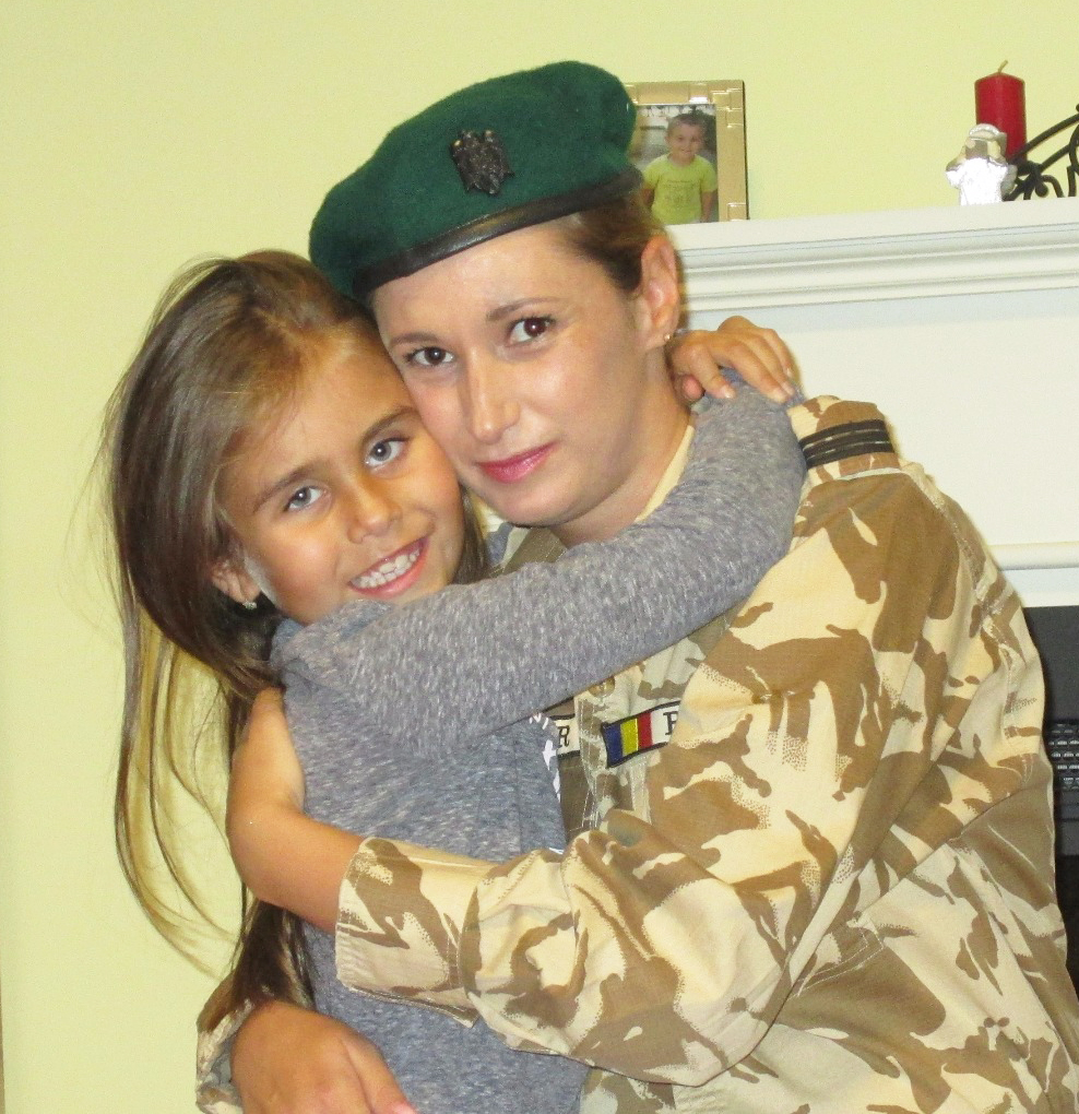 REPORTAJ/ Cel mai emoționant moment pentru o mamă-militar în Afganistan. ”Atunci timpul curge altfel. Începi să numeri orele...” (FOTO)
