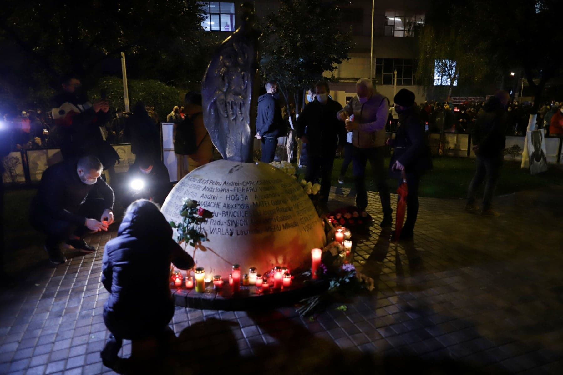 ”Nu uităm!”, marș în memoria victimelor din Colectiv. Supraviețuitor al incendiului: ”Statul român tot nu face nimic. El continuă să numere morți. Și atât!”