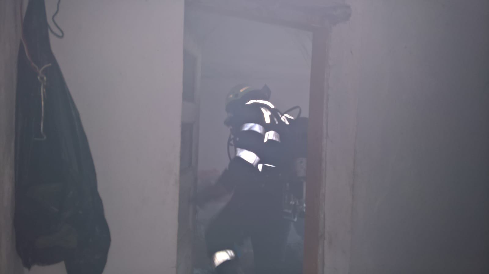 Un bătrân de 70 de ani a murit intr-un incendiu, în Timiș/ GALERIE FOTO