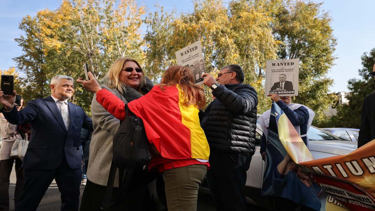 Diana Șoșoacă n-a fost lăsată să intre în Parchetul General, ca să depună plângere împotriva judecătorilor CCR