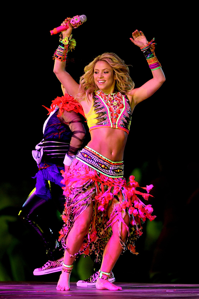 Cum a apărut Shakira la finala Cupei Mondiale FIFA 2026. Imaginile cu artista desculță pe scenă au devenit virale