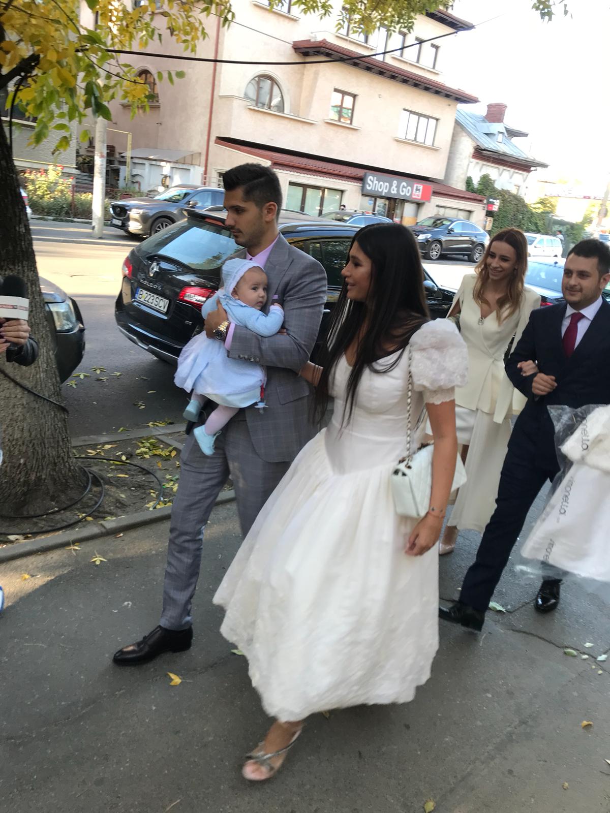 FOTO/ Cum s-a îmbrăcat Elena Băsescu la botezul Anastasiei. Ținută ca Albă ca Zăpada!
