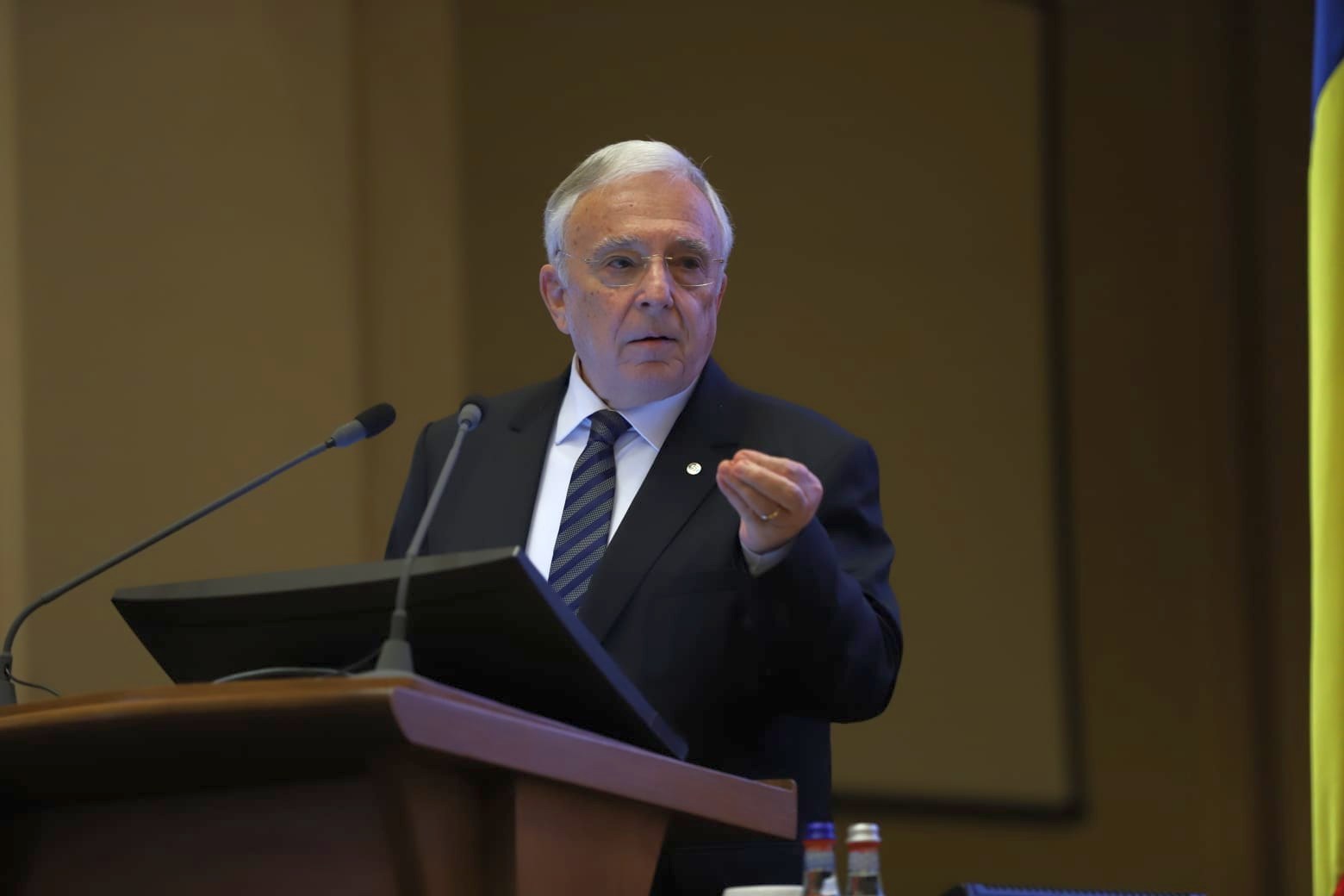 Mugur Isărescu, avertisment despre creșterile salariale: „Sunt decorelate cu productivitatea”