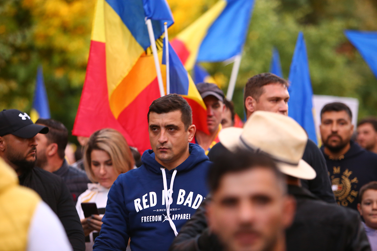 George Simion și Diana Șoșoacă s-au certat pe protestul din Piața Victoriei. Senatoarea a virat de la „Bine ați venit, fraților!”, la „Trădătorule, ți-ai bătut joc de AUR!”