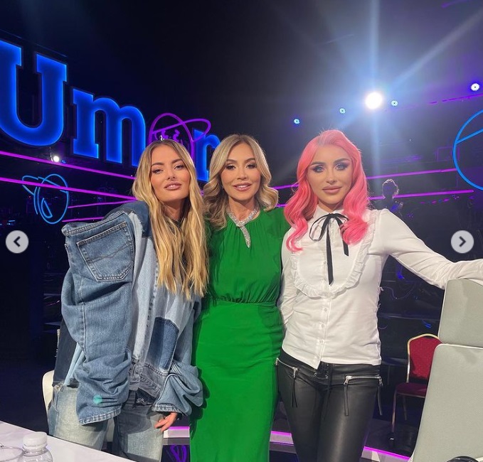 Cum au apărut Anastasia Soare și fiica ei în România. Norvina a atras atenția cu părul roz și cu declarațiile despre mama ei: „Foarte mândră sunt de ea”