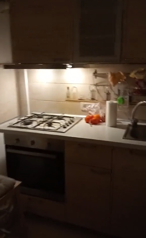 Imagini din garsoniera în care locuiește David Pușcaș. Cum reușește să plătească chiria, deși nu are un loc de muncă: „Cu hazul și talentul meu unic”