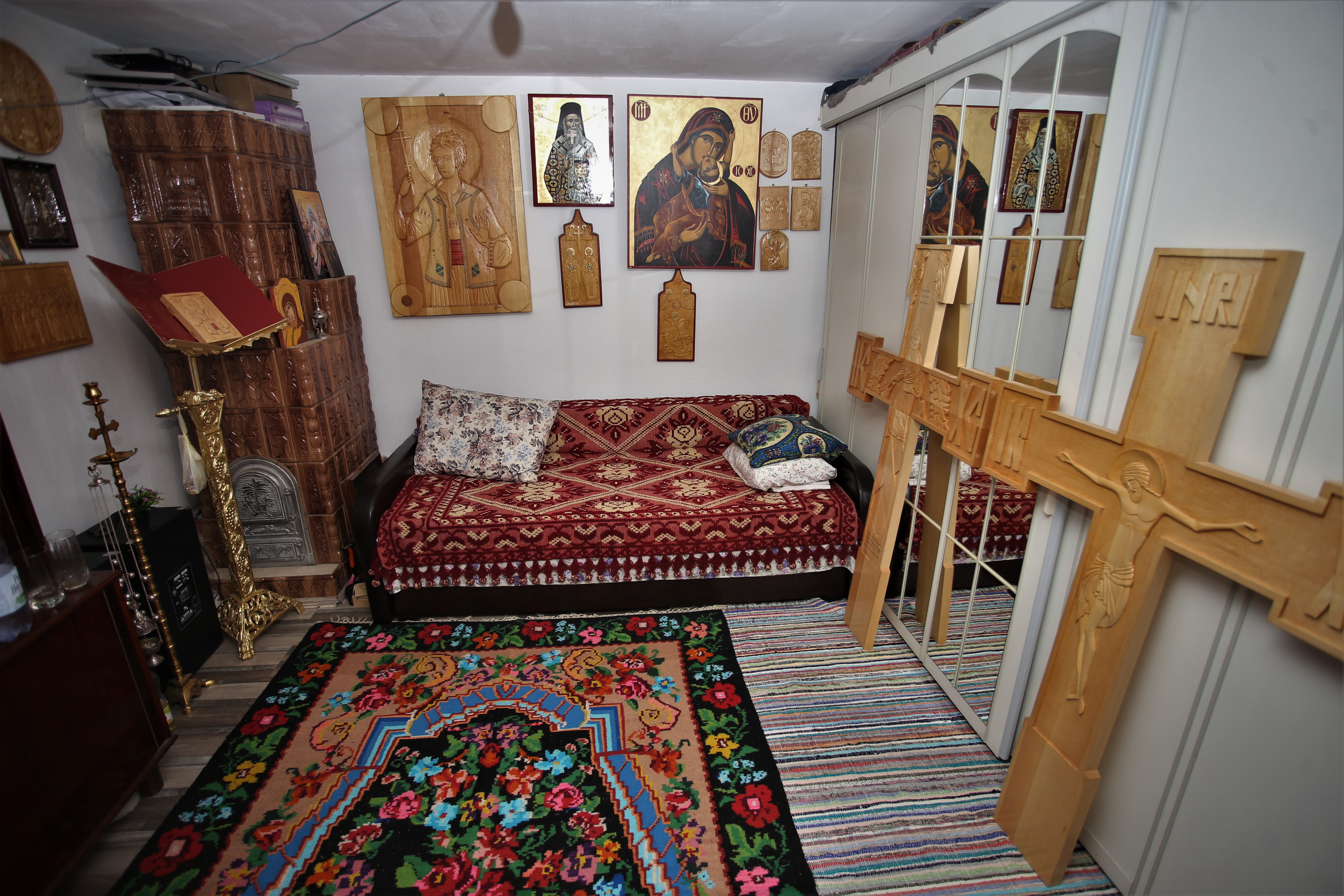 Izolare sau sihăstrie. De un an jumătate, călugărul Justinian este starețul unei biserici-ruină, din Teleorman