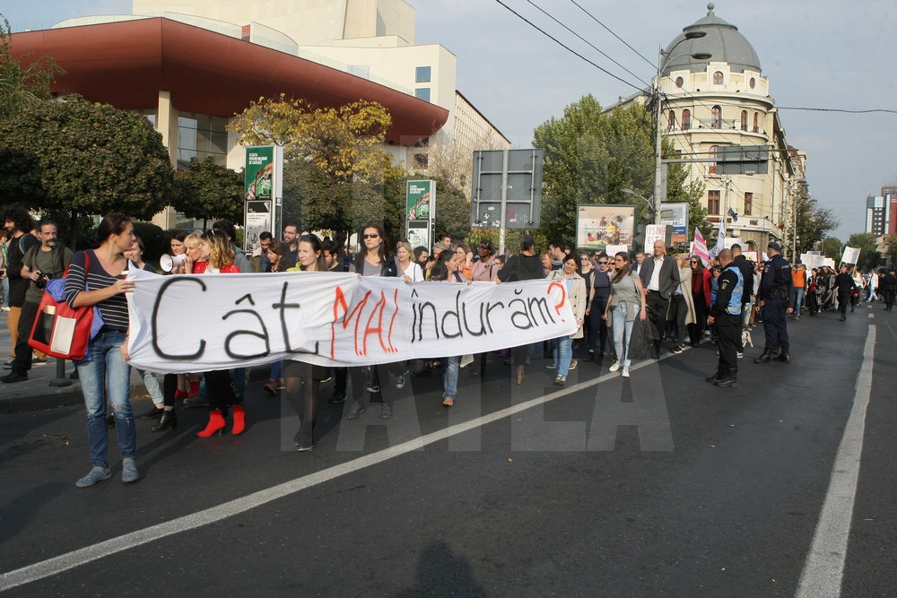 GALERIE FOTO/ Marş împotriva violenţei domestice, în Bucureşti: "Împreună pentru siguranţa femeilor"