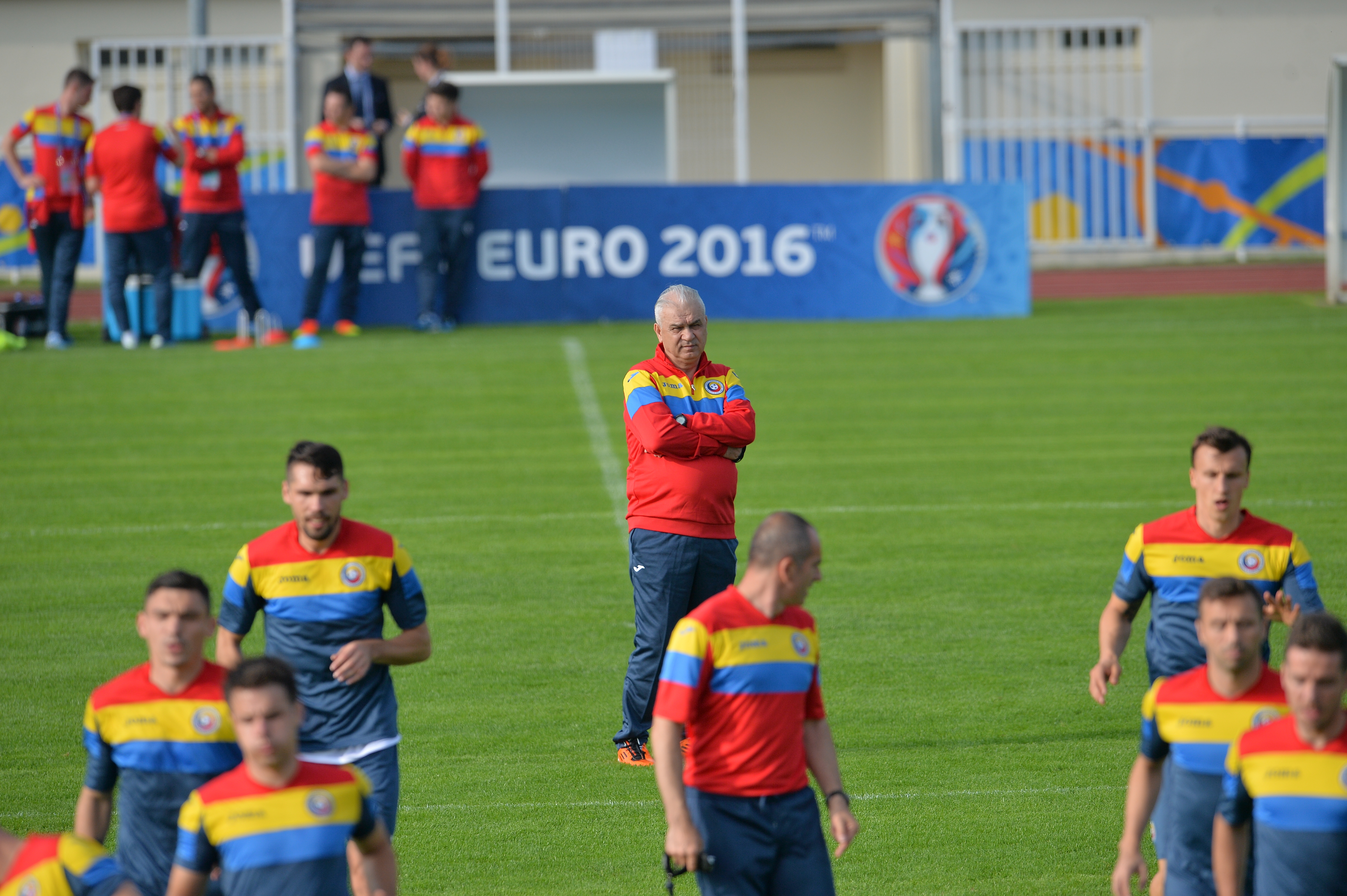 Euro 2016. Corespondență din Franța. Chiricheș a rezistat testelor la care a fost supus la primul antrenament efectuat de națională în Franța. ”Nea Puiu, hai cu iconița!” FOTO&VIDEO