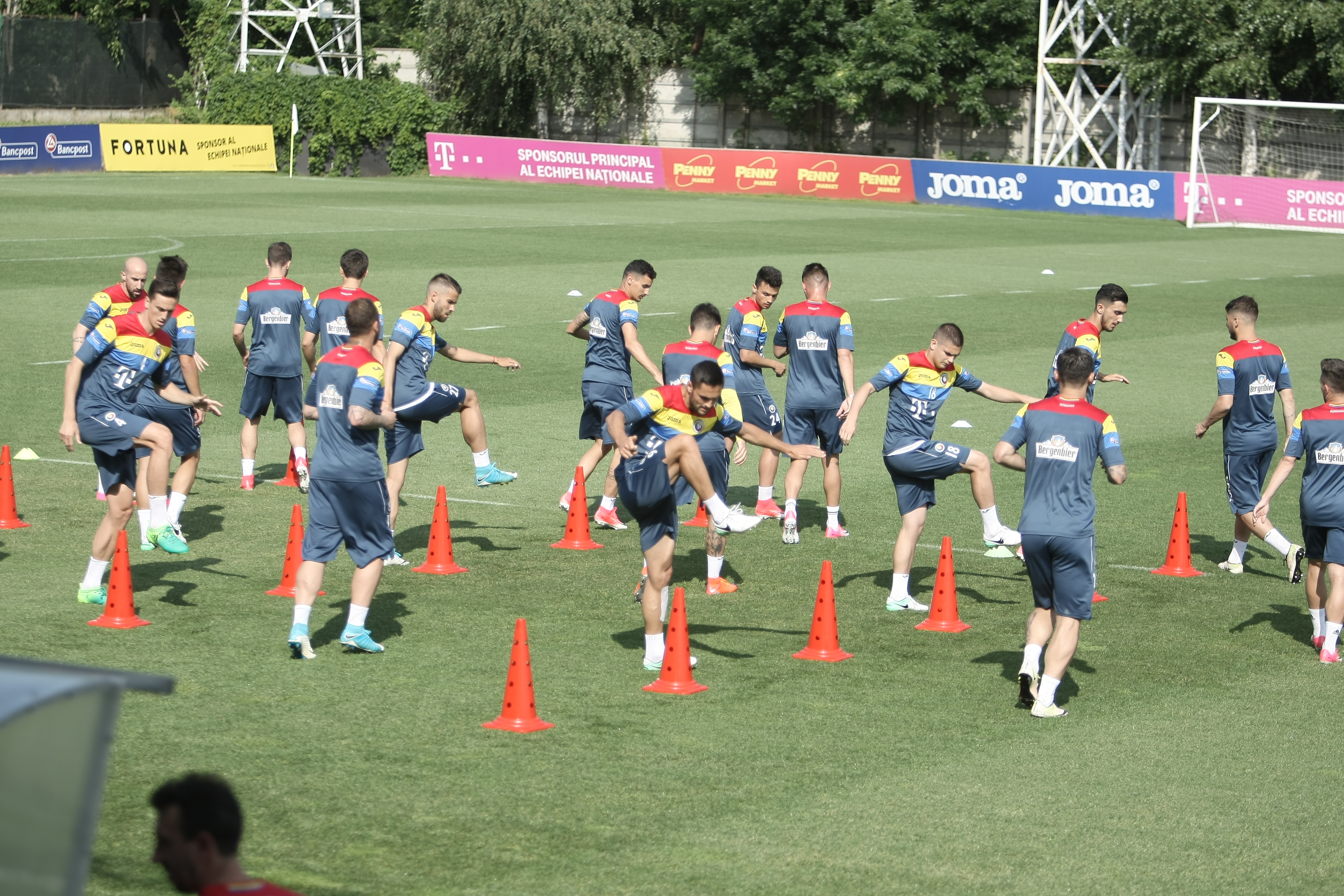 Naționala de fotbal a României a efectuat un antrenament deschis publicului. Meciul decisiv cu Polonia se apropie / FOTO&VIDEO