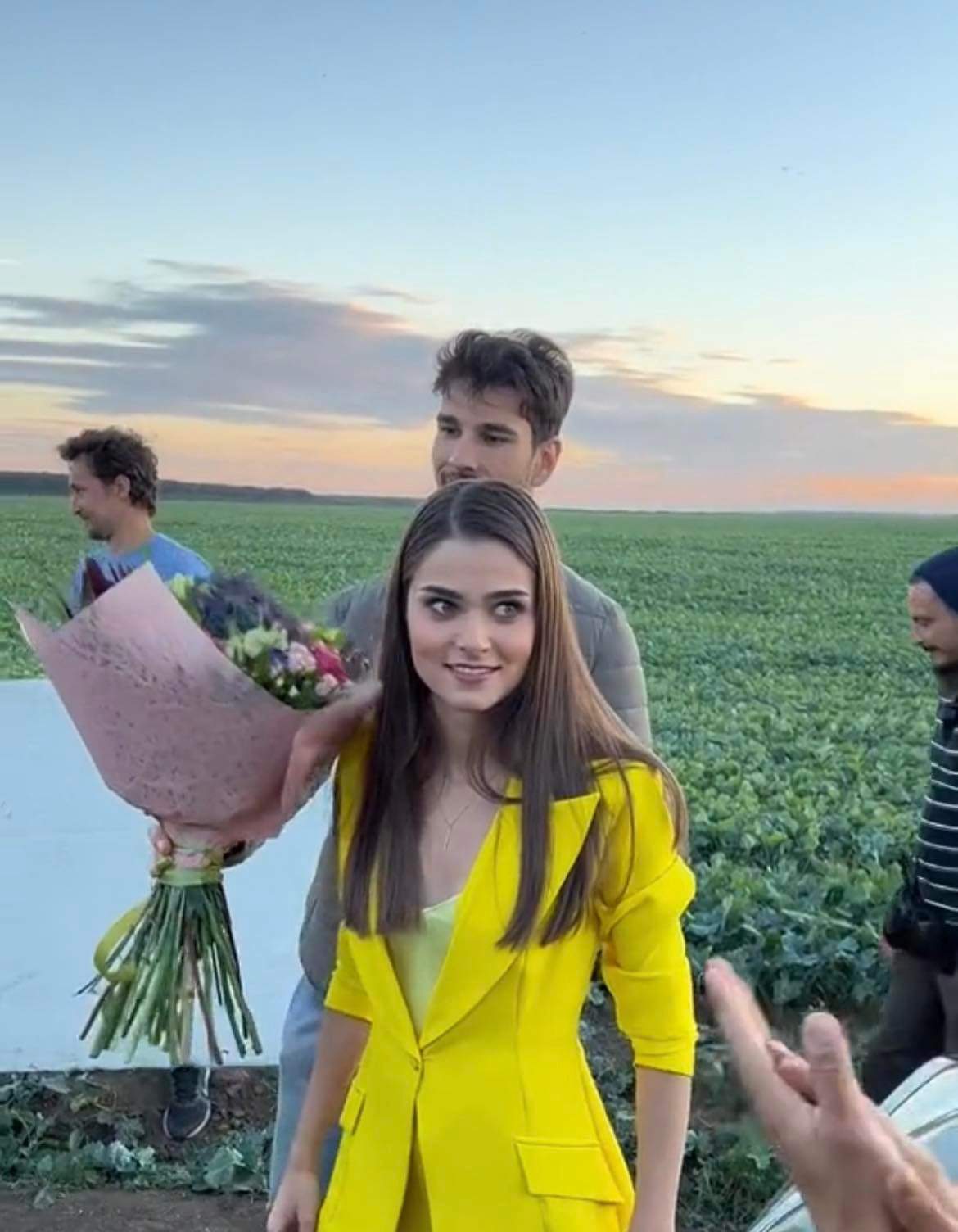 Gestul neașteptat făcut de Anghel Damian pentru iubita lui, Theo Rose. S-a întâmplat în fața colegilor de pe platoul de filmare. „Doamne ajută!”