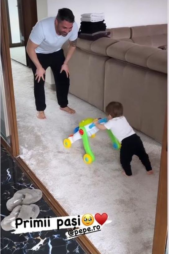 Băiețelul lui Pepe a făcut primii pași. Pepe jr are 8 luni