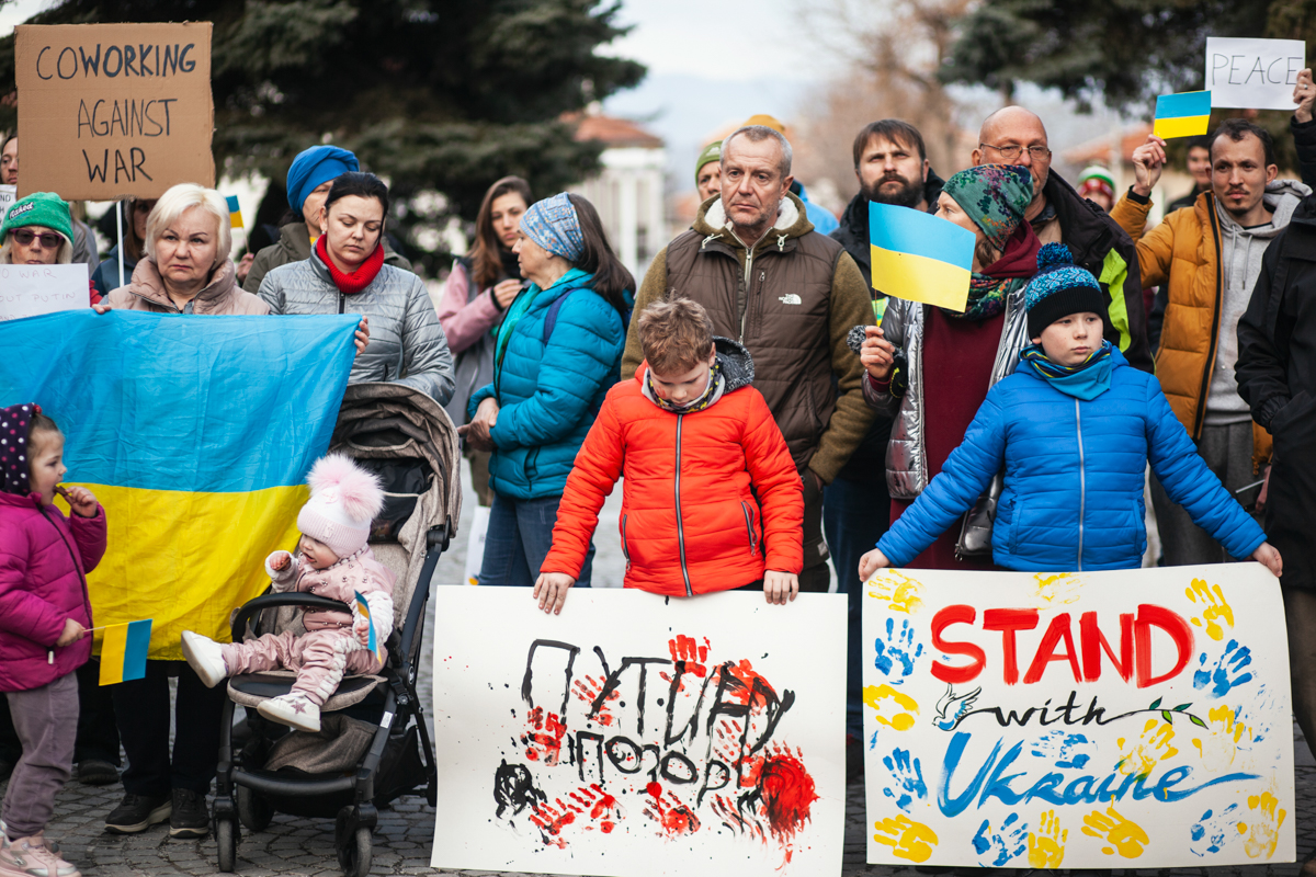 Activistă din Rusia, voluntar pentru ucrainenii ajunși în Bulgaria: „Uneori, credeam că ruşii ar prefera să mănânce scoarţă de copac decât să se revolte”