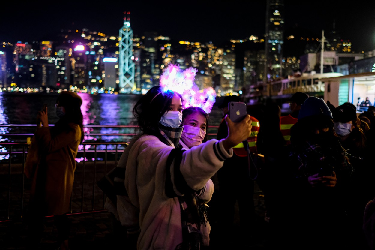Locuitorii din Wuhan au celebrat Revelionul 2021 în stradă, în Hong Kong a fost anulat tradiționalul foc de artificii