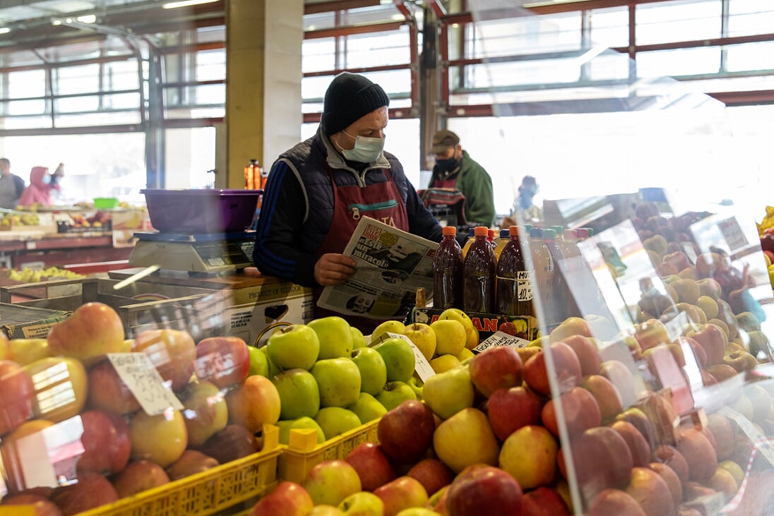 REPORTAJ. Supărarea comercianților dintr-o piață de la marginea Bucureștiului pe aglomerația de la Obor: “I-au văzut pe ei așa și ce au zis, hai să îi închidem pe toți”