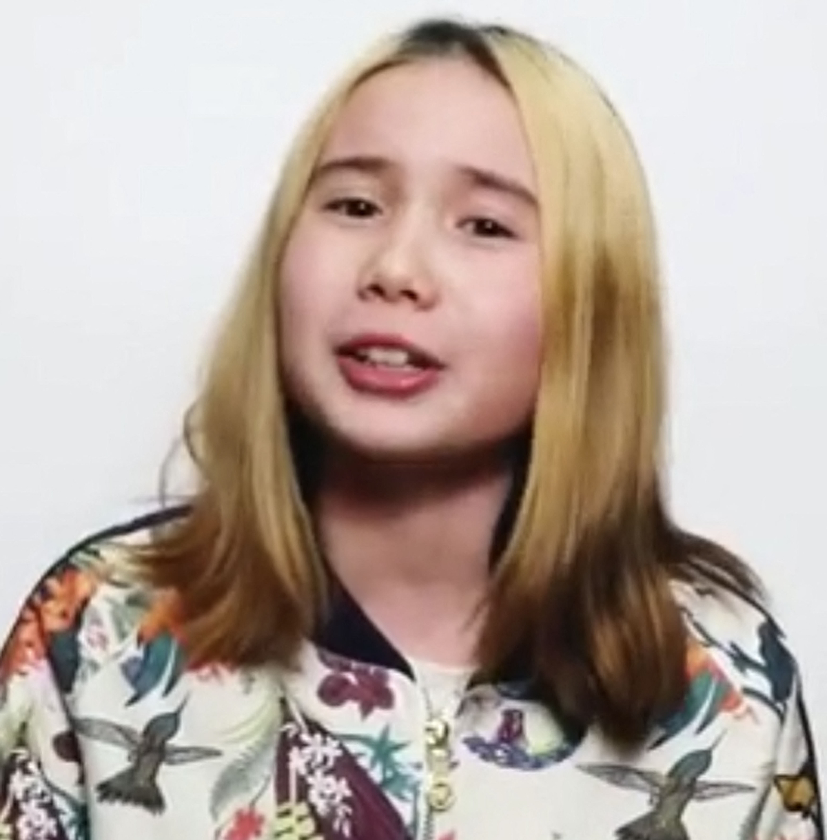 Cine e Lil Tay, care a câștigat un milion de dolari în primele trei ore pe OnlyFans. În 2023 s-a speculat că și-a înscenat moartea pentru publicitate