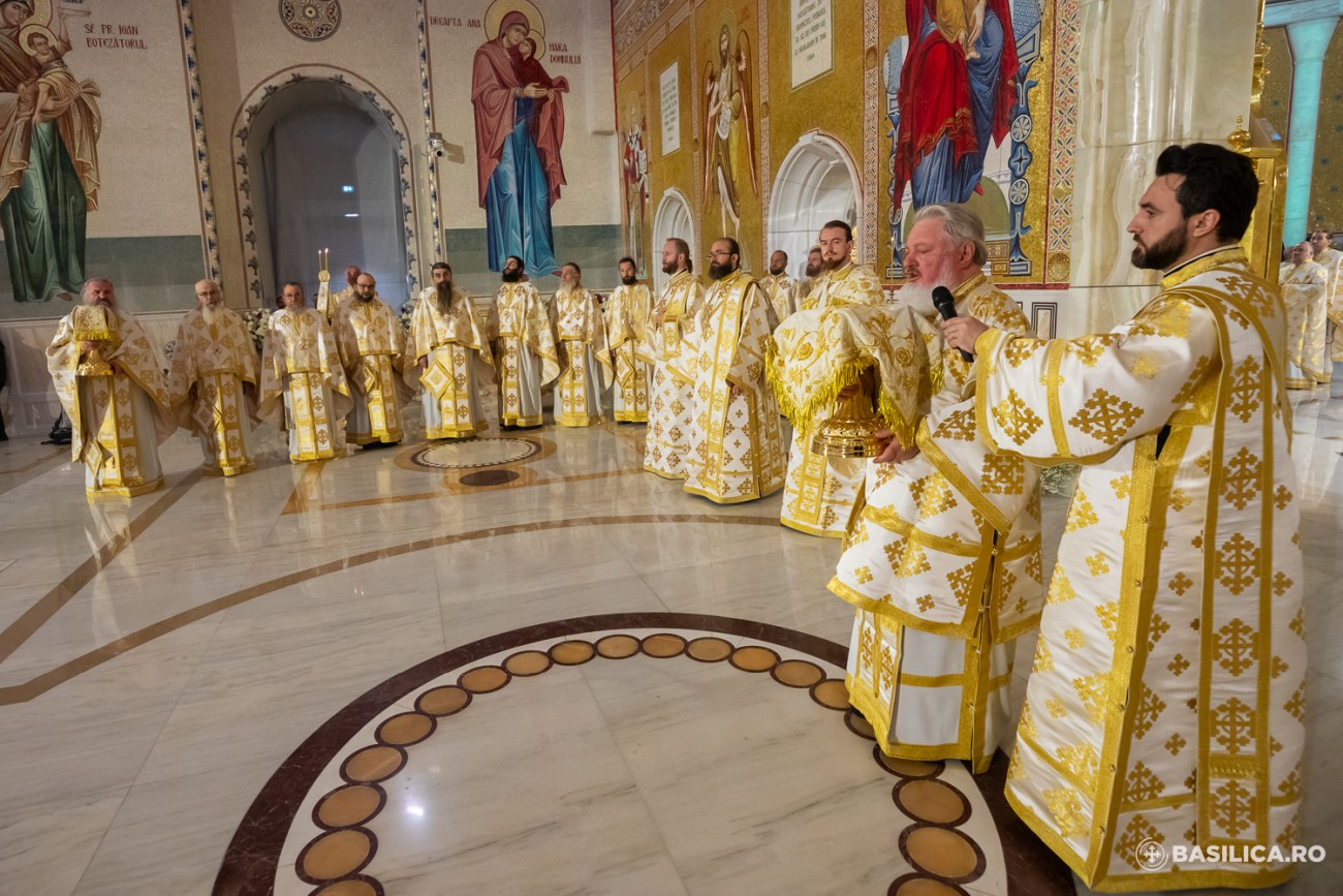 Cum arată Catedrala Mântuirii Neamului în interior. Imagini transmise de Biserica Ortodoxă, pentru că presa a fost interzisă