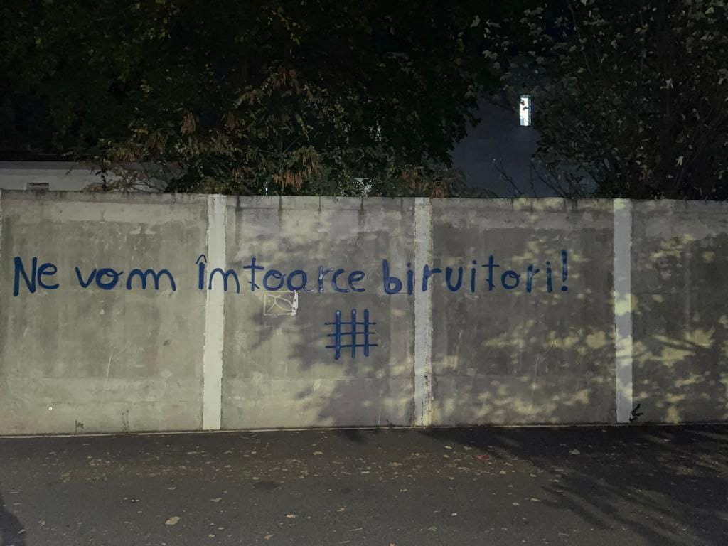 Concerte extremiste, „moartea homosexualilor” și amenințări pentru un colaborator Libertatea pe zidurile din Capitală