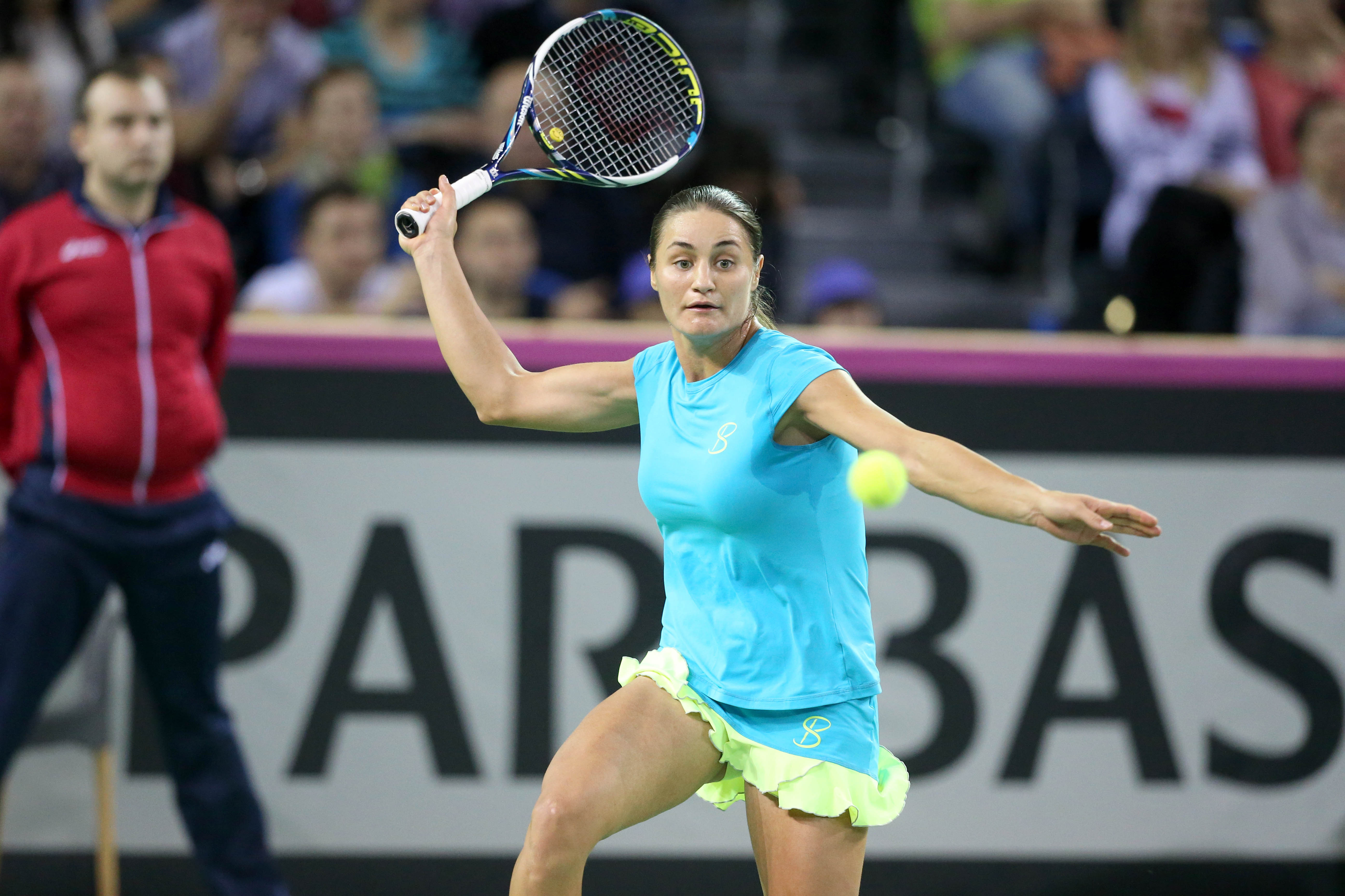 Fed Cup: România - Cehia 2-3, în ”sferturile” Grupei Mondiale. Ar fi fost prea frumos, am terminat în lacrimi! Am pierdut la dublu calificarea în semifinale, având o pereche deloc sudată, Mitu-Olaru. Halep o doborâse pe Kvitova, dublă câștigătoare la Wimbledon, iar Niculescu cedase la Pliskova. Pe 9 februarie, ne aflăm adversarele din baraj