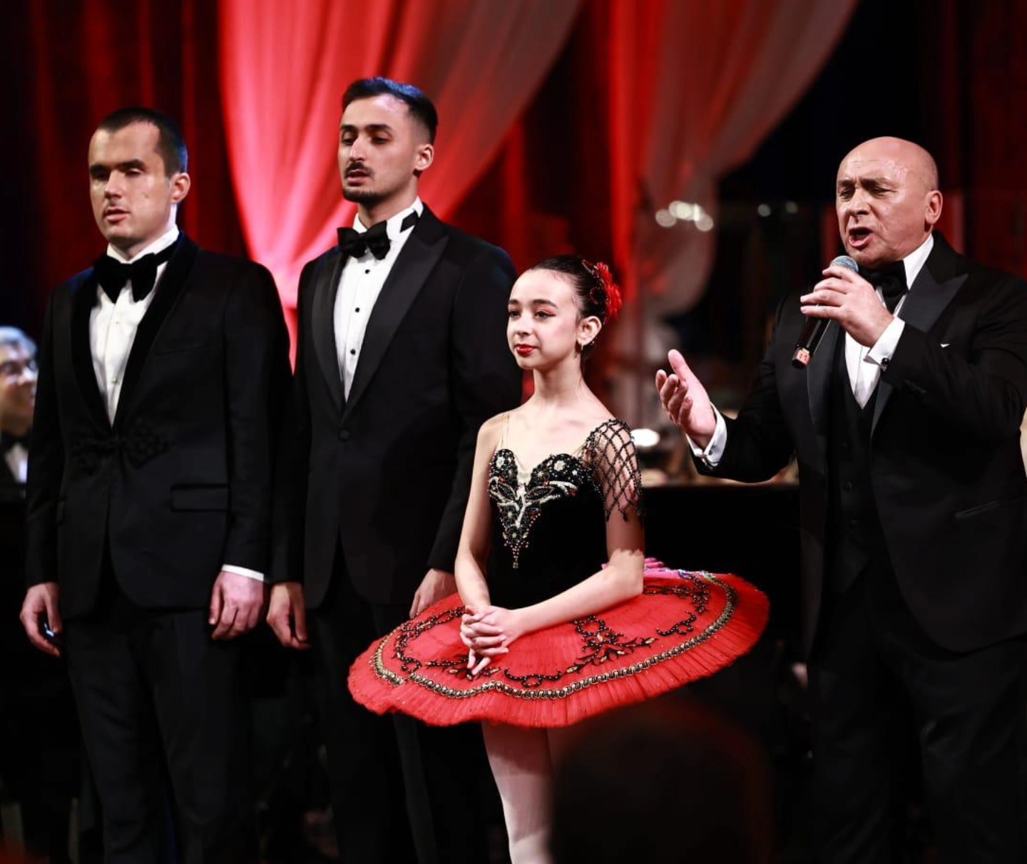 Imagini rare cu cei trei copii ai lui Marcel Pavel. Apariția artistului pe scena Operei Naționale din București alături de Iuvenalia, Sasha și Richard