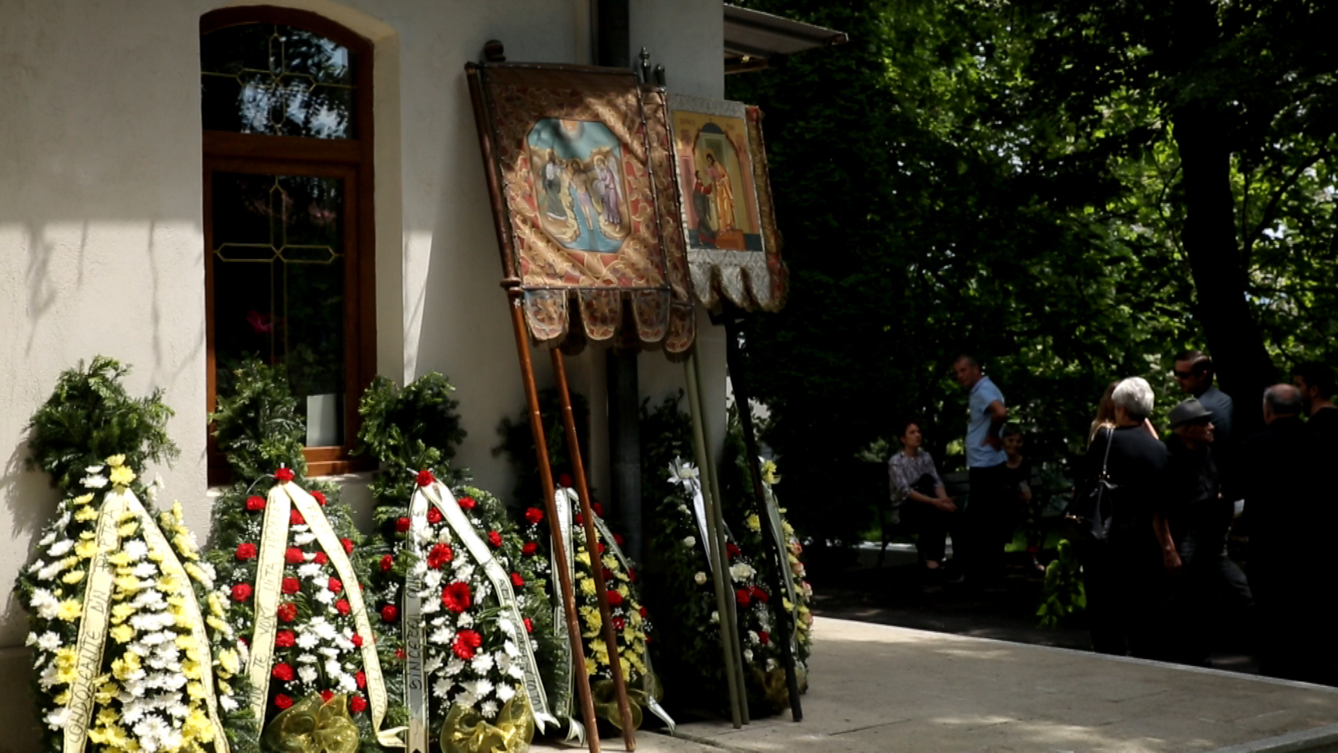 Laura Cosoi, îndurerată la înmormântarea profesorului mort în accidentul de la Brașov | GALERIE FOTO