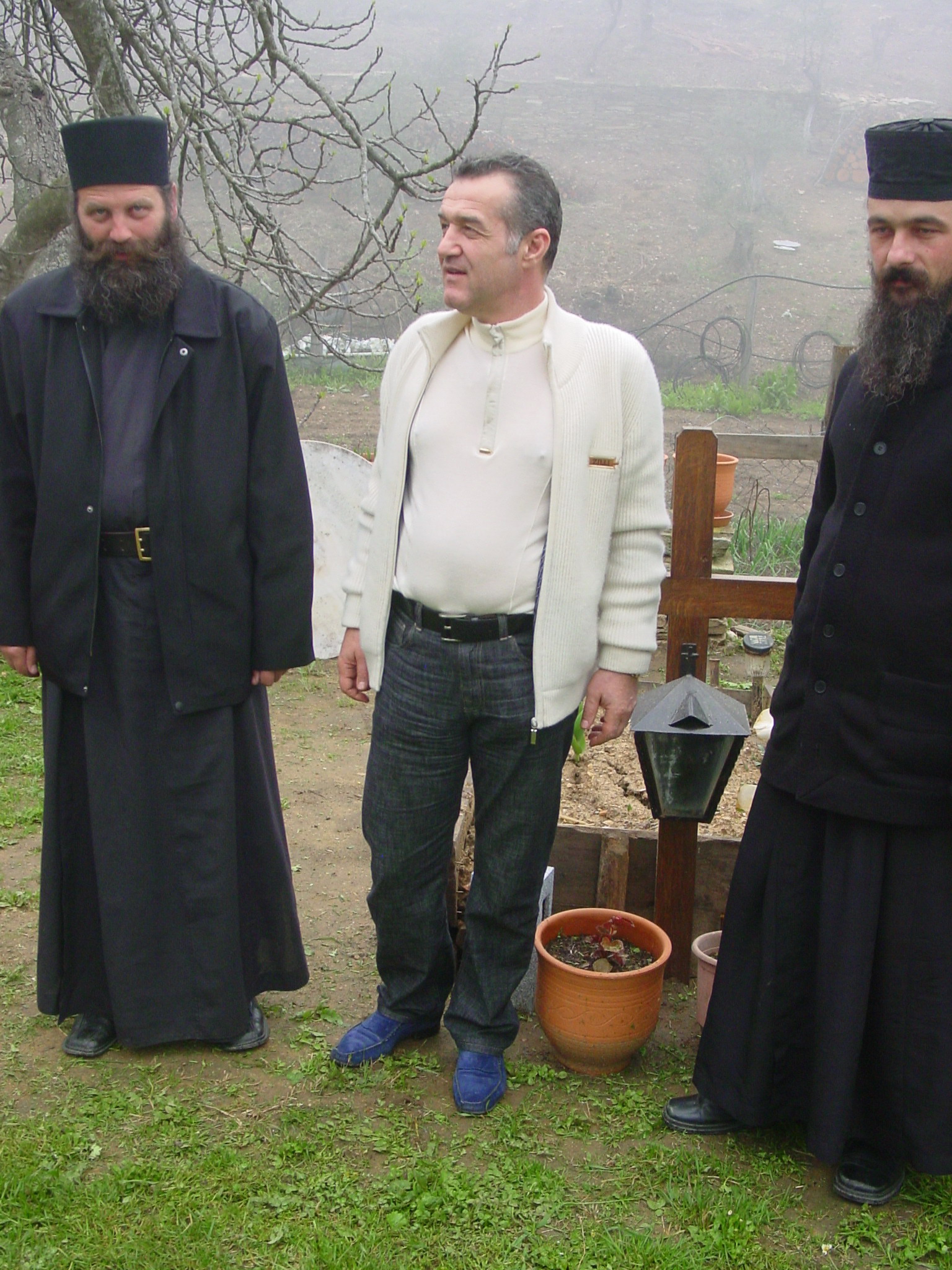 GALERIE FOTO / Cu pozele acestea îşi va ilustra Gigi Becali trilogia. Imagini unice