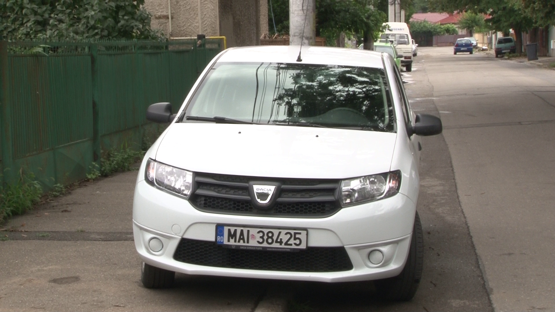 FOTO/ Un hoţ care a vrut să fure dintr-o casă din Ploiești a dat peste cadavrul unei femei moarte de un an. Lângă ea era cadavrul câinelui care o păzise