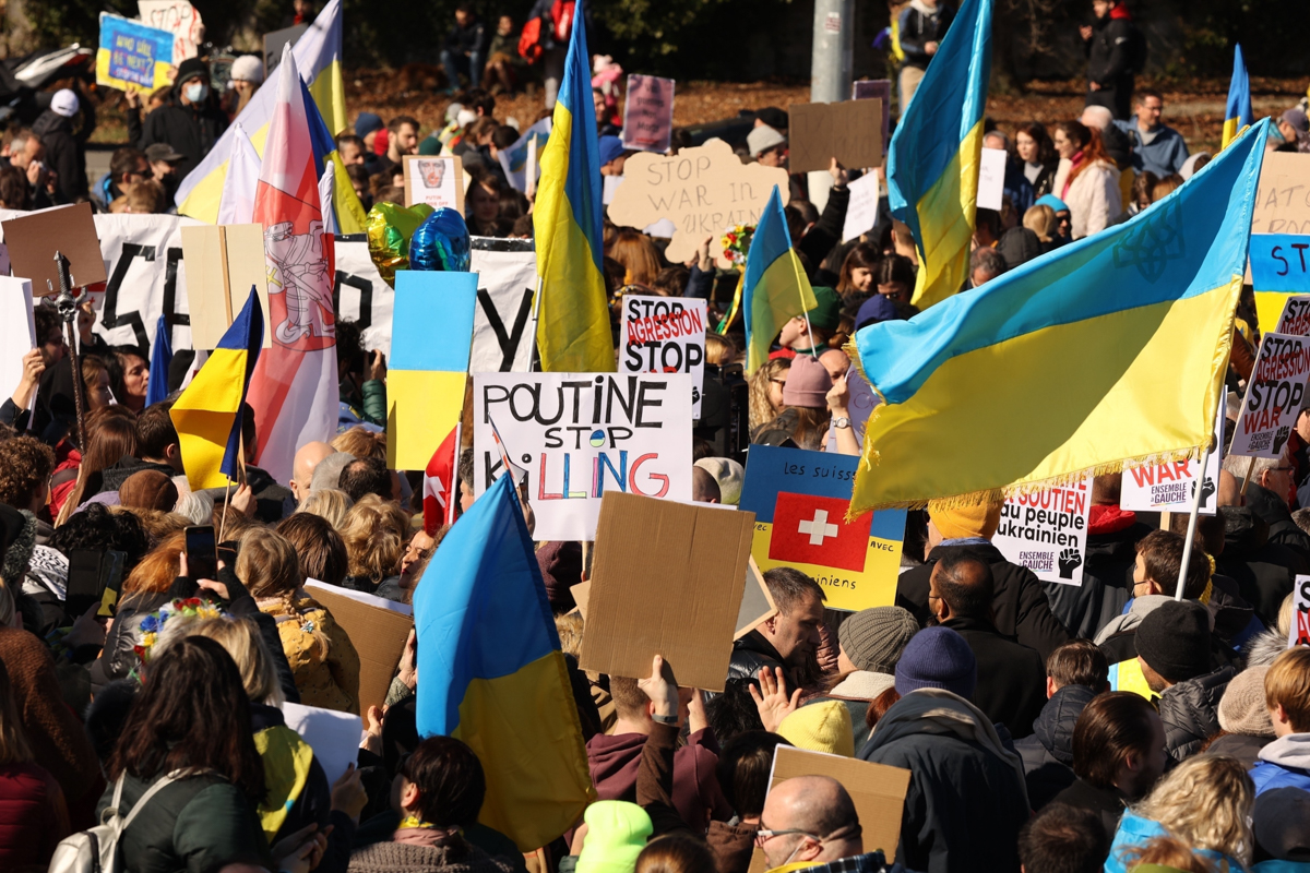 IMAGINI. Din București până în Sydney, mii de oameni protestează față de războiul din Ucraina: „Stop Putin!”