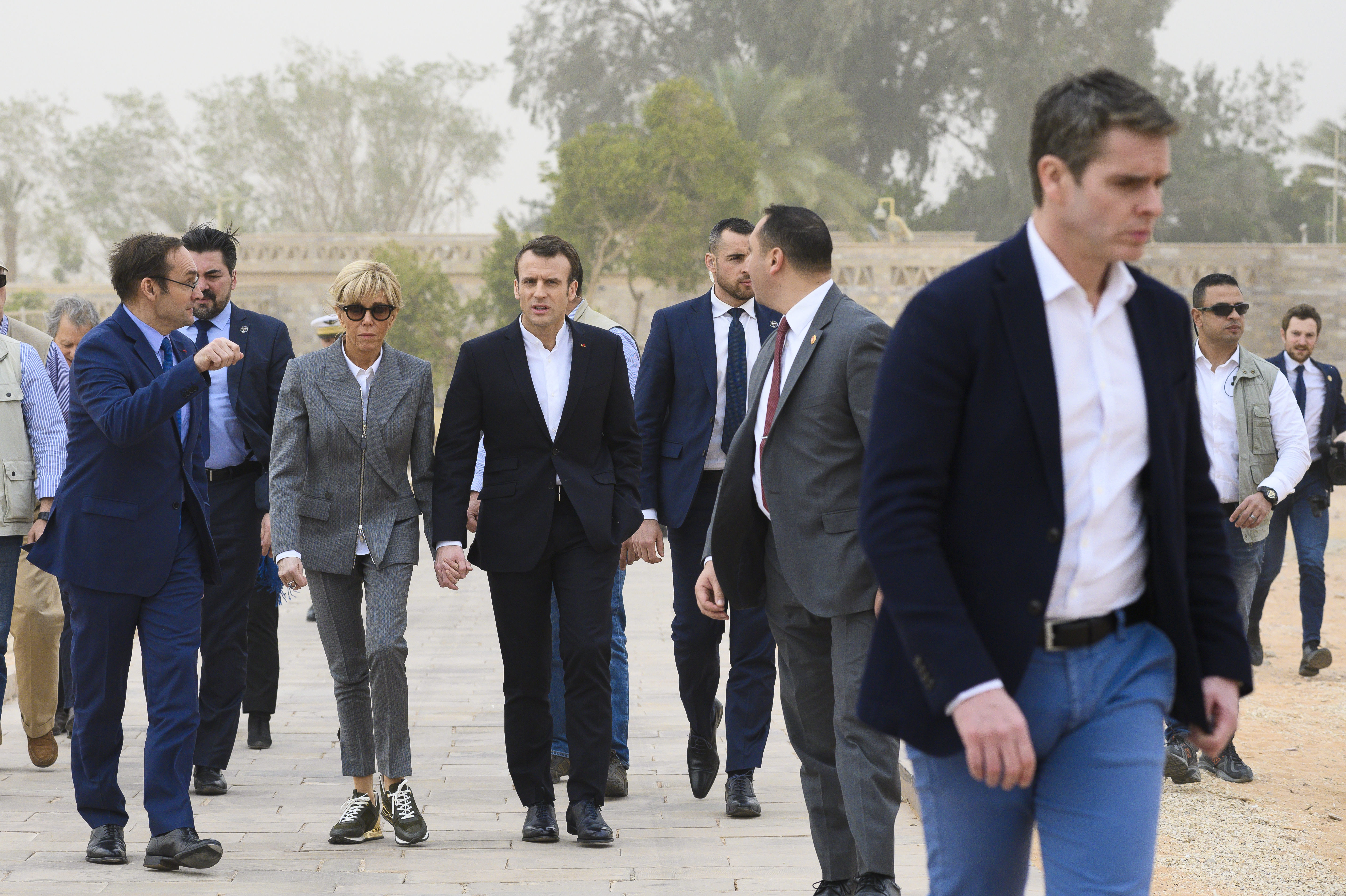 FOTO | Brigitte Macron, apariție neașteptată în timpul vizitei la un templu din Egipt