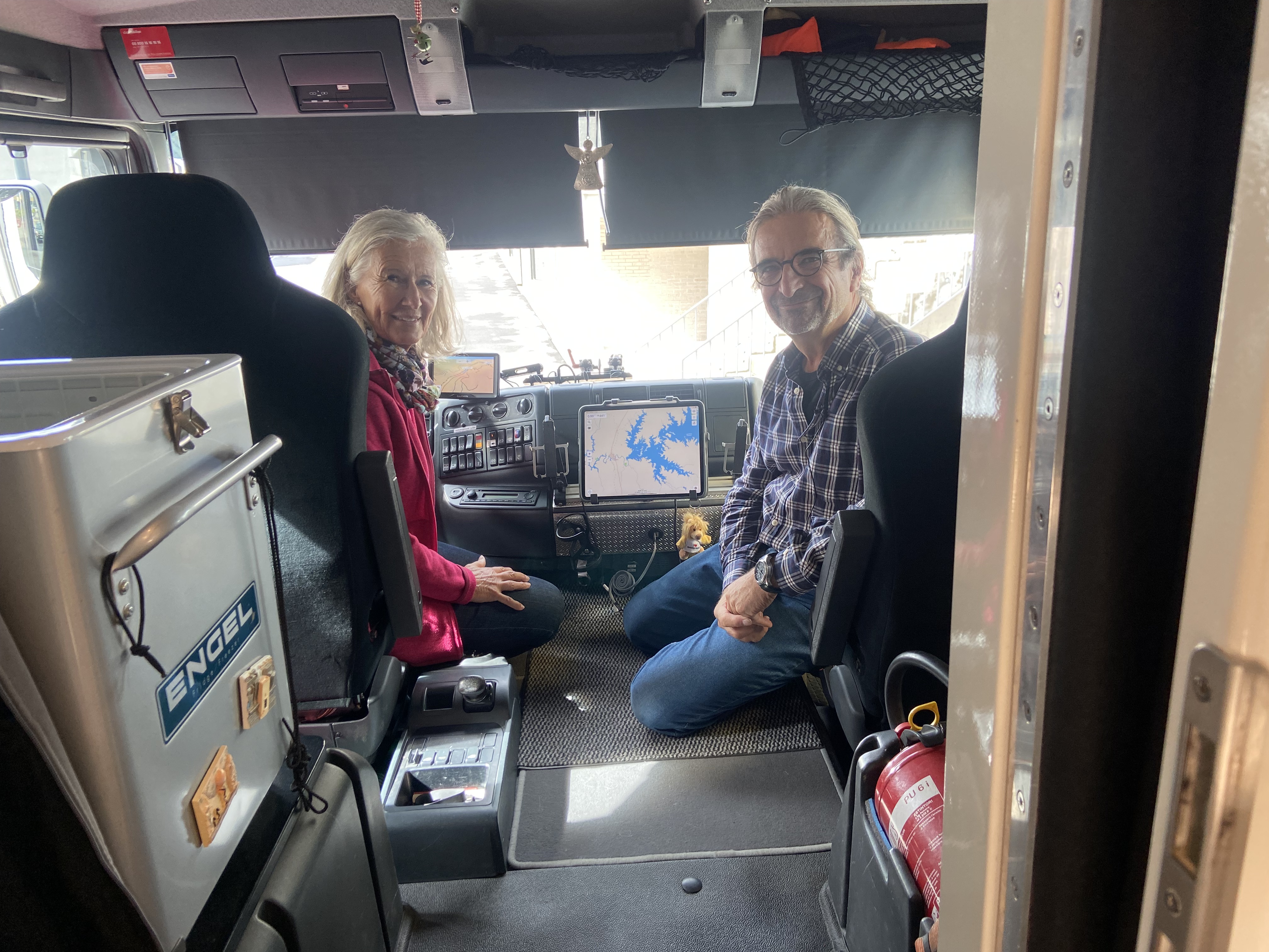 Doi pensionari din Elveția călătoresc în jurul lumii cu un camion. „Cel mai frumos lucru e că putem rămâne unde ne place”