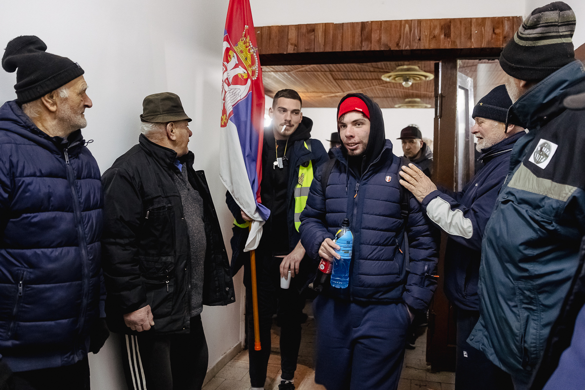Cum protestează studenții sârbi prin marș și de ce strigă numele Laurei Kovesi