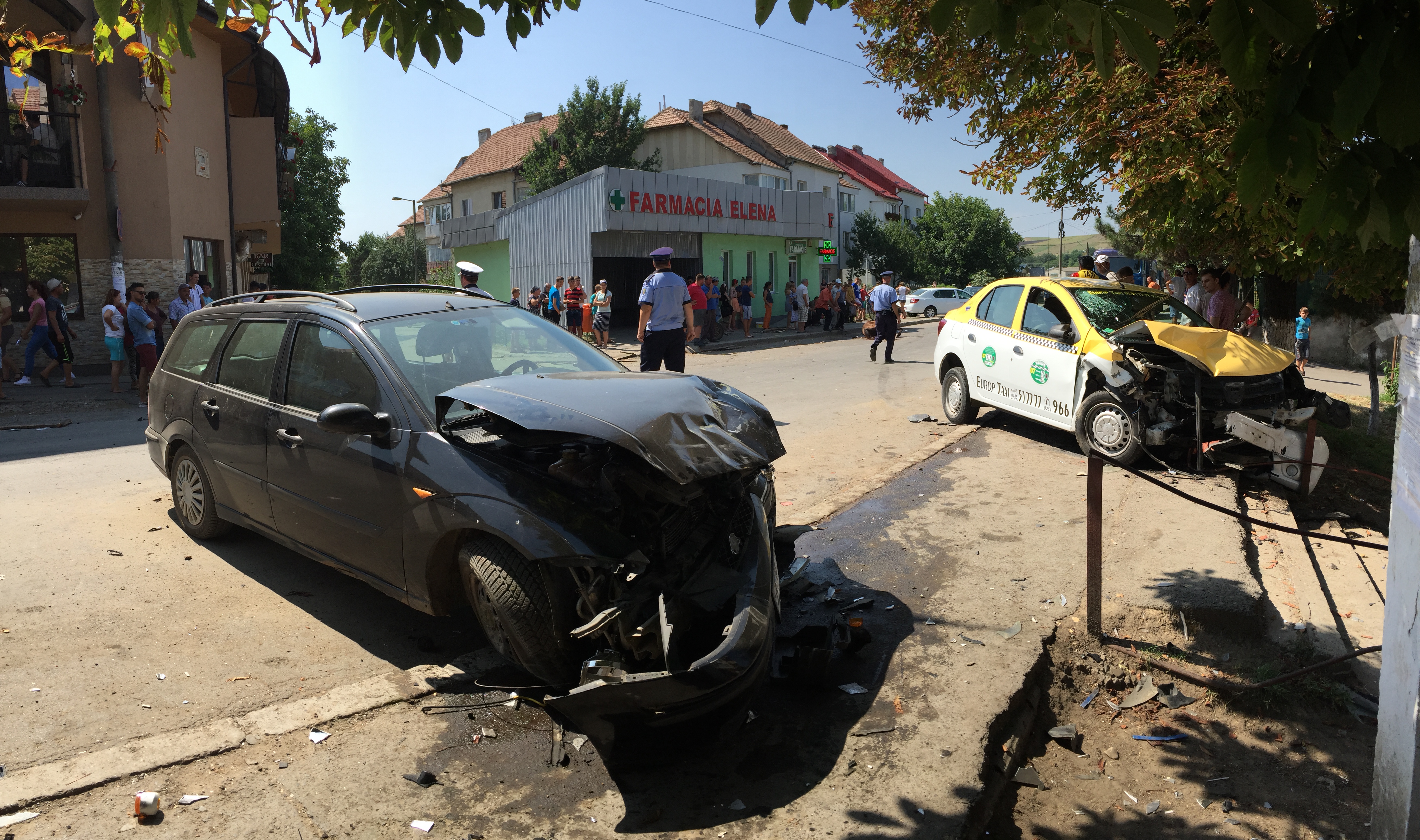 FOTO/VIDEO | Accident grav în județul Botoșani! Un bolnav psihic a furat un taxi și a spulberat o căruță