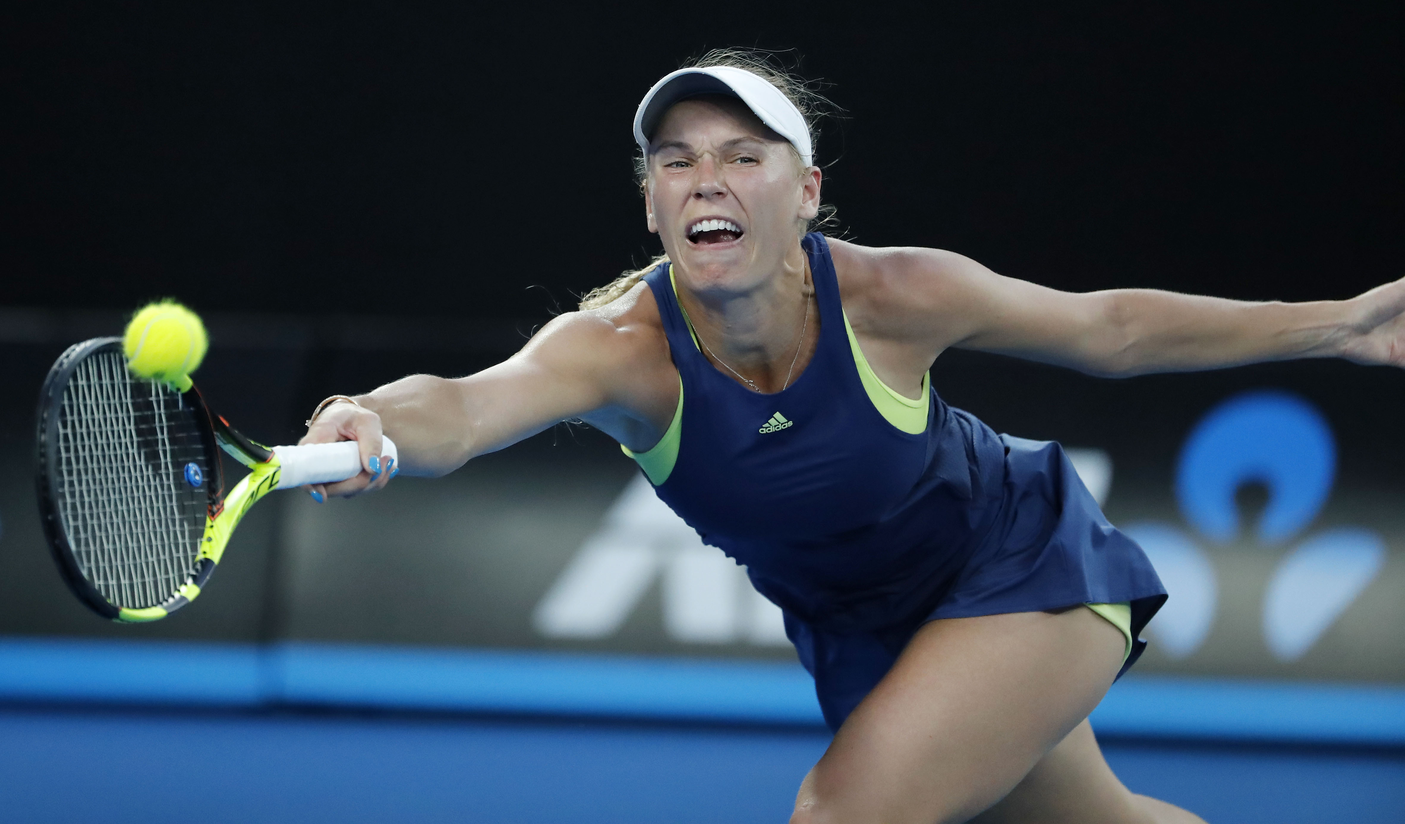 Imaginile finalei Halep - Wozniacki. Românii fac show pe Rod Laver Arena, din Melbourne. S-au speriat când a acuzat probleme fizice: ”Simo de oțel”” / FOTO